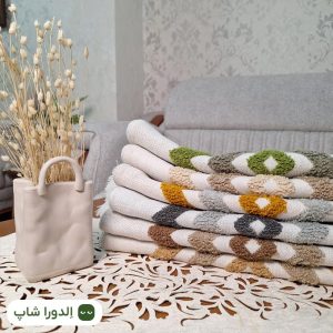 شش ترکیب رنگ رویه کوسن پانچ پلاس روی میز